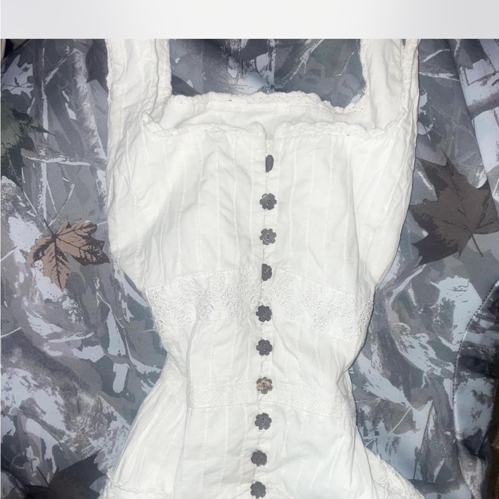 White Ruched Sleeveless Tank Top with Bib Collar